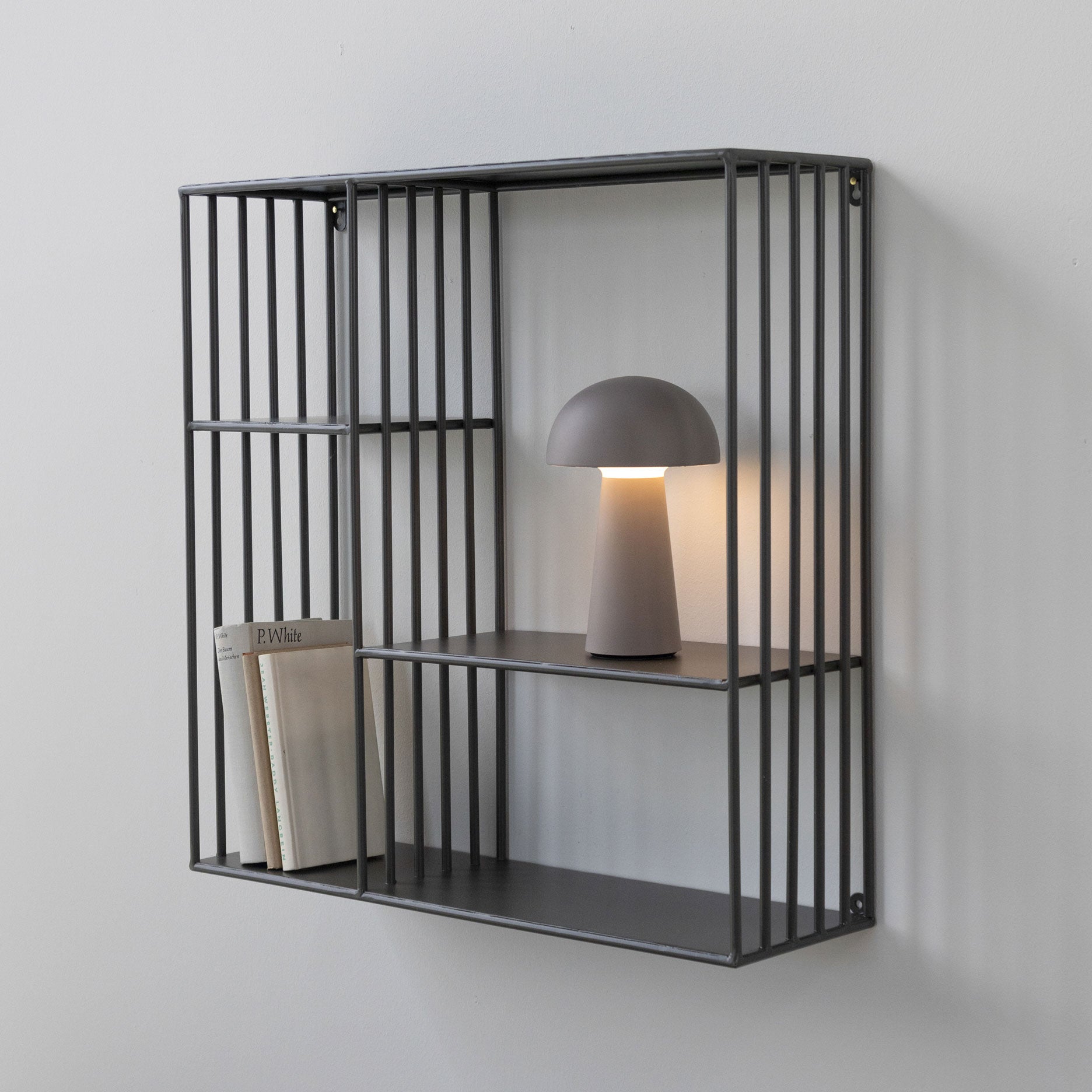 Nohr vægreol m. forskudte rum